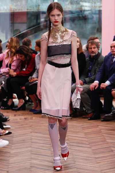 Look 27